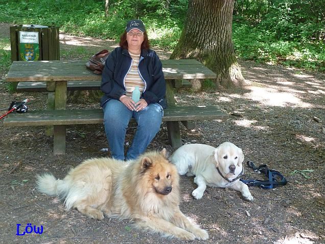 Mai 2011: Frauli mit beiden Hunden